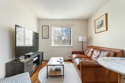 425 S Huntington Ave #6 1