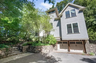 823 Newton St 1