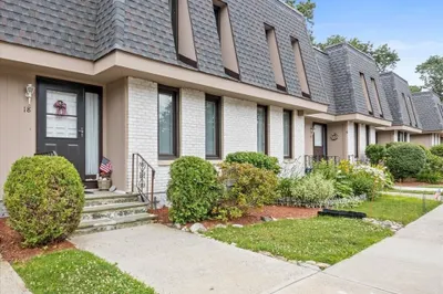 18 Grove Sq #18