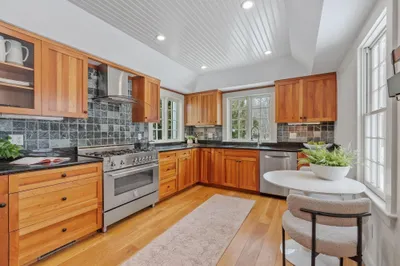 5 Lowell St #5