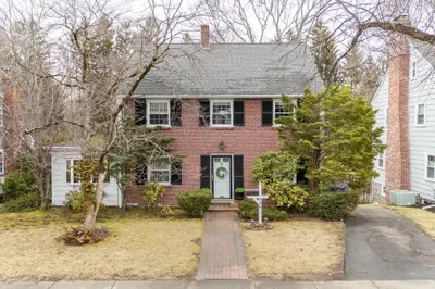 484 Brook Rd 1