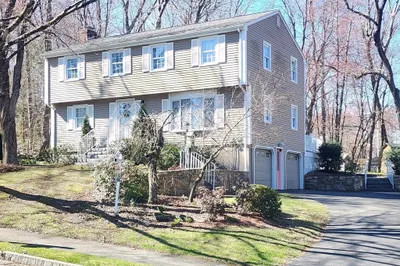 21 Overlook Dr