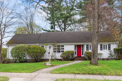 40 Carlson Ave 1