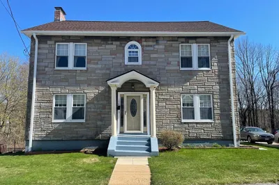 130 Emerald St 1