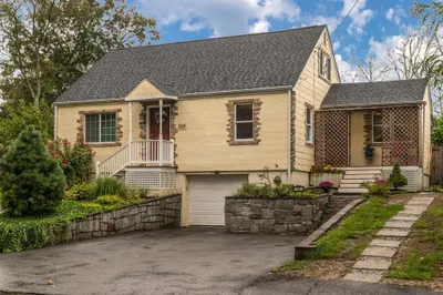 166 Bridle Rd 1
