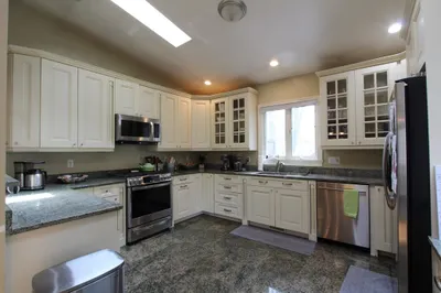 31-33 Florence St #31 1