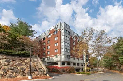 200 Ledgewood Drive #206 1