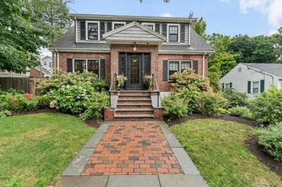 90 Leicester St