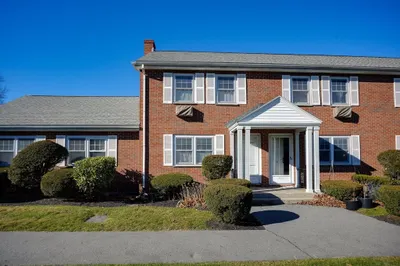 19 Emerson Gardens Rd #19