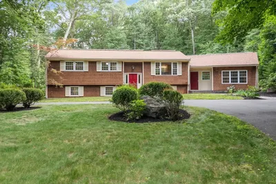 67 Quaker Ln 1