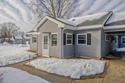 38 Applewood Dr #38