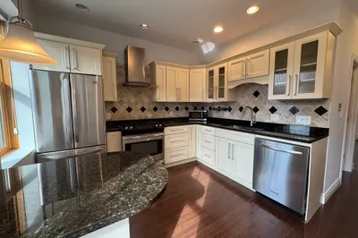 212 Chelsea Street #2