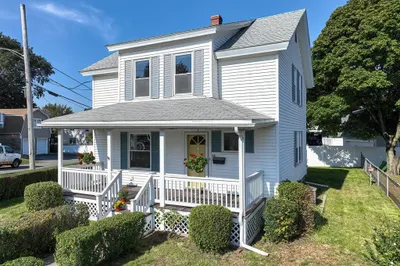 12 Ballard St