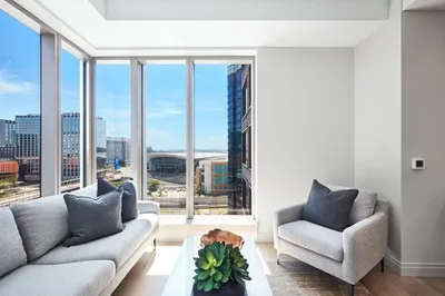 135 Seaport Blvd #808 1