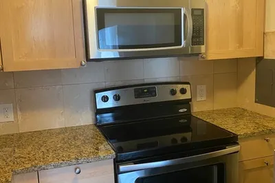 524 Putnam Ave #4