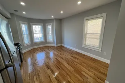 372 Oxford St #3 1