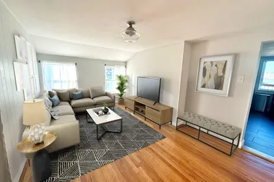 40 W Eagle St #3