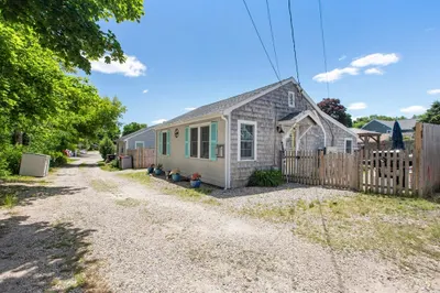 9-b Theatre Colony Way