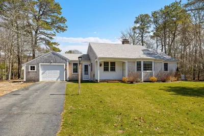 17 Touraine Way