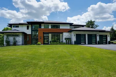 556 Middle Road 1