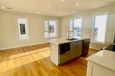 267 Old Colony Ave #414