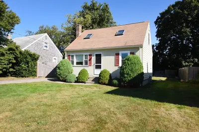 90 Colonial Rd
