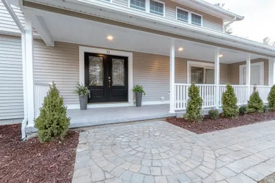 33 Crowningshield Dr