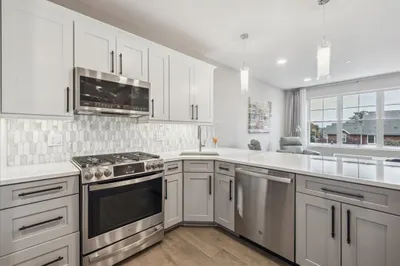 511 Hancock St #302
