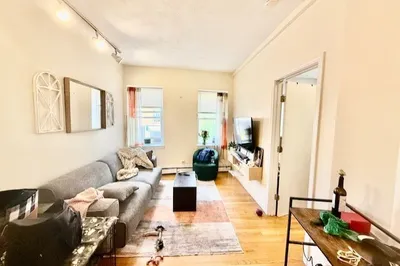 392 Commercial St #2 1