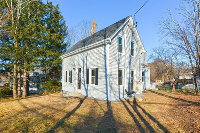 907 Central St