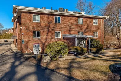 211 West St #11B 1