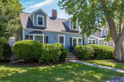42 Hawthorn Ave 1