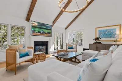 208 Marina Dr 1