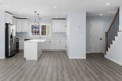 206 Durfee St #2B 1