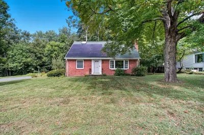 22 Hartwick St 1