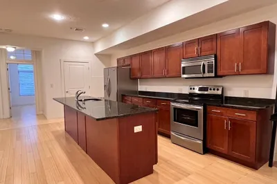9 Gardner St #8