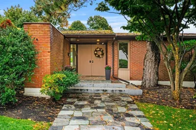 20 Longley Ave 1