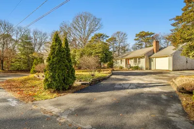 386 Bishops Ter