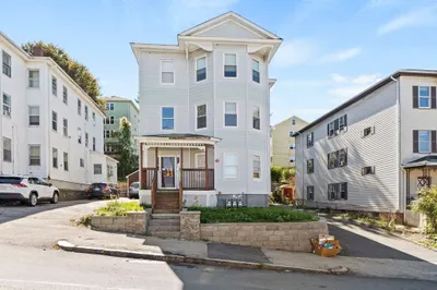 12 Alpine St #2 1
