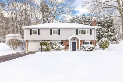 44 Agnes Dr