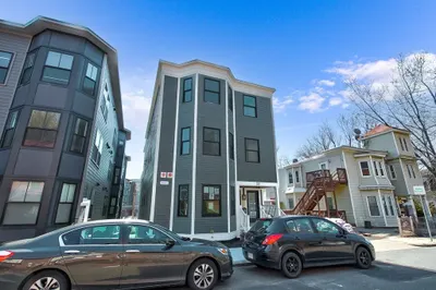 33 Leyden St #3 1