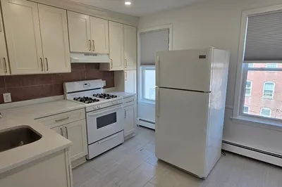 206 Chelsea St #2