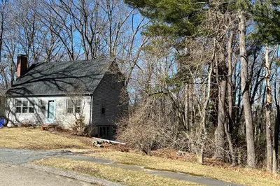 60 Duxbury Dr 1