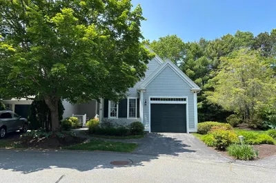 10 Mayfair Ct #10