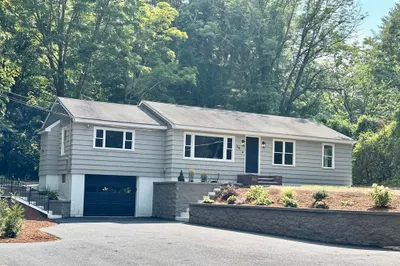 56 Pleasant St 1