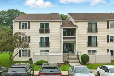 49 Village Brook Ln #2 1