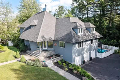 60 Commonwealth Cir 1
