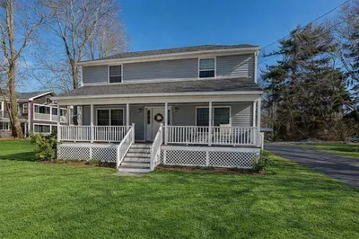 10 Emerald St