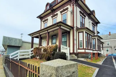 57 Pleasant St #2