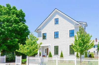 81 Fairview Ave 1